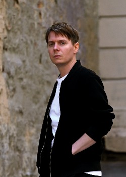 Cv main photo